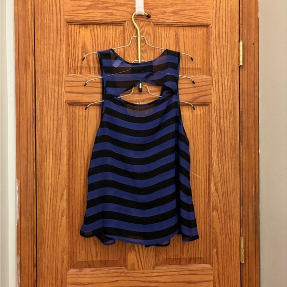 Torrid size 1, with pleats in the front and a keyhole back - Picture 2 of 4